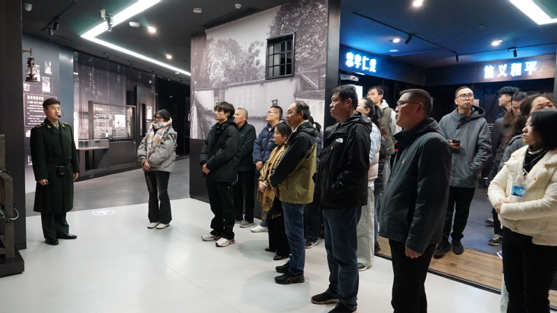 追寻红色足迹 传承红色基因 汲...